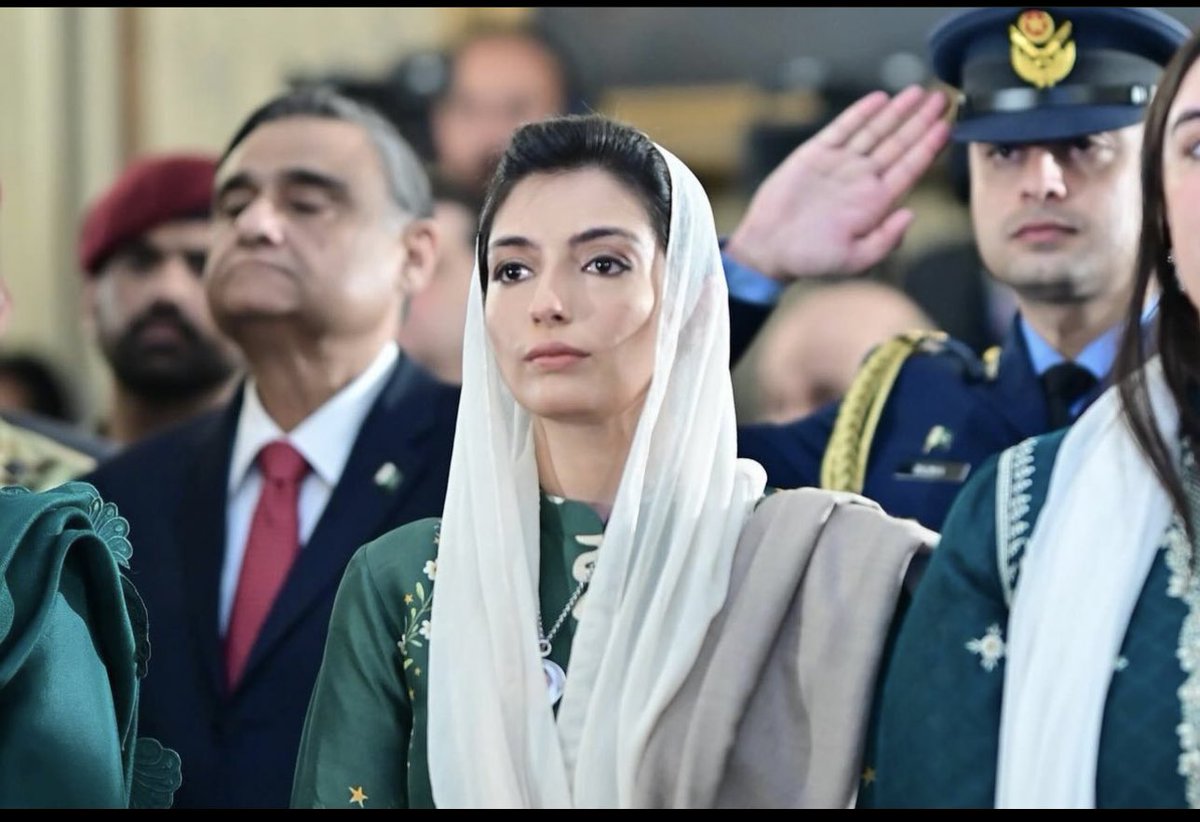 My Favourite first lady🫶🏼💞❤️ @AseefaBZ who reminds me of Muhtarma Benazir Bhutto Sahiba when I look at her.