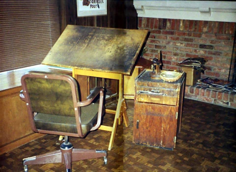 KirbyKrackleArt's tweet photo. The Kings drawing table https://t.co/6miMbgybIG