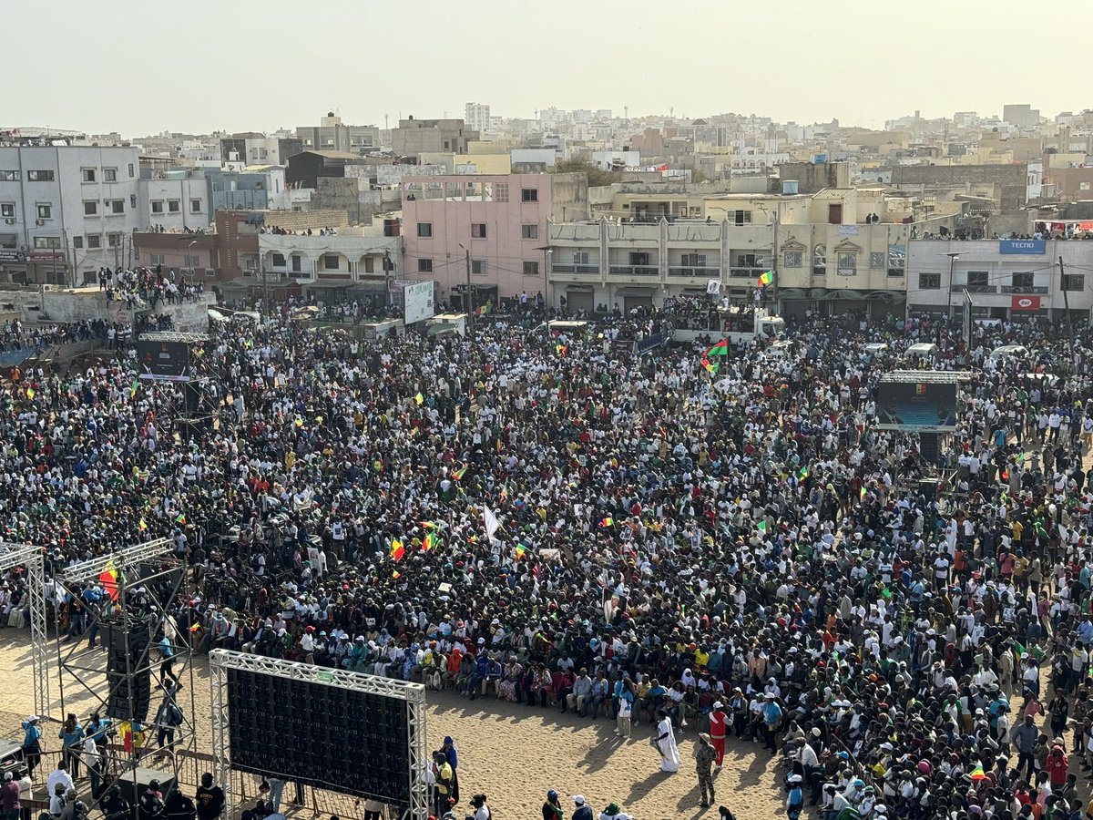 hayatifall's tweet photo. Le candidat pour qui toutes ces personnes sont là est bien en prison. Au Sénégal, il y a une révolution en cours. On élit plus un homme mais un projet, le PROJET PASTEF. #DiomayeMooySonko #DiomayePresident https://t.co/HJgwe1477U
