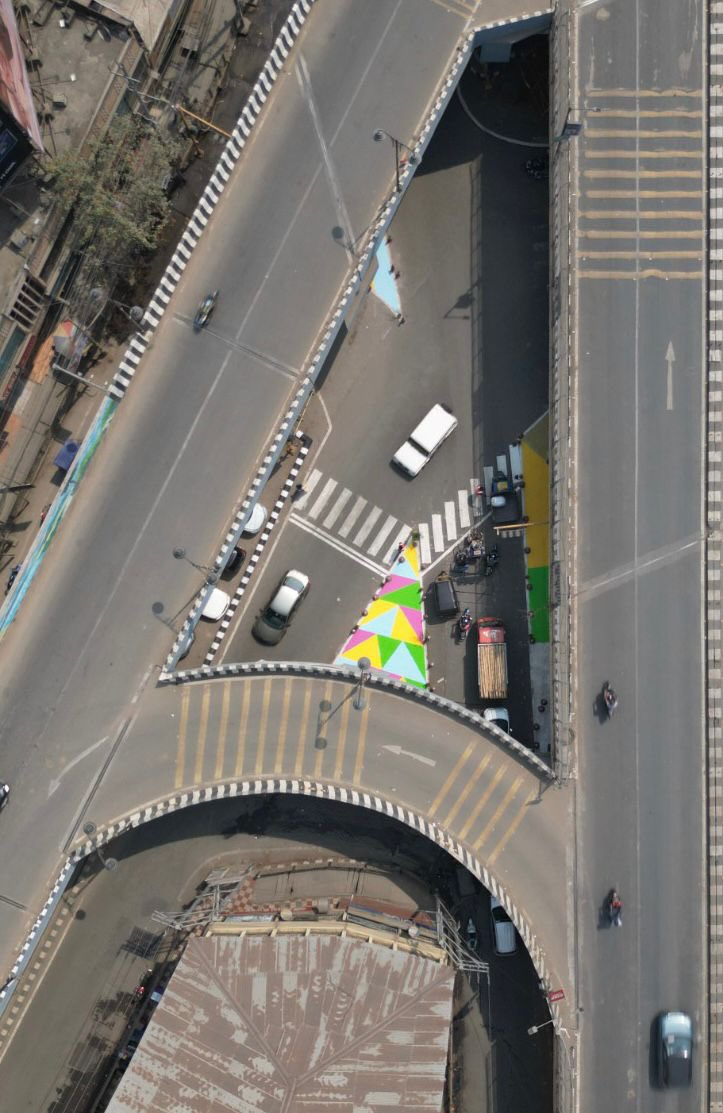 mndahal's tweet image. Something interesting coming up underneath Ganeshguri flyover.
In what we call as Tactical Urbanism, DoHUA, GoA is carrying out an experiment to improve city spaces to be citizen friendly. Really excited to see the outcome!