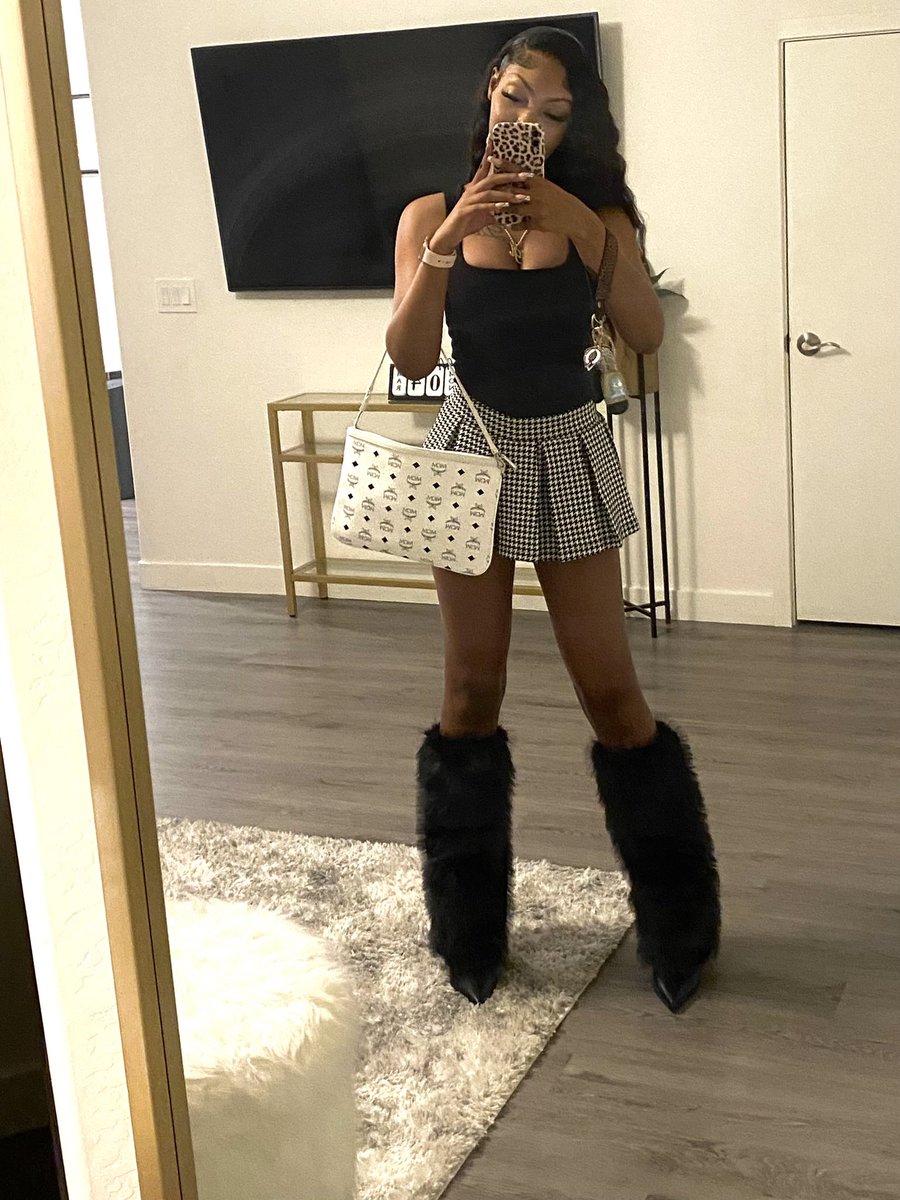 tiyahkk's tweet photo. 🖤 https://t.co/ciFZpWz3iS