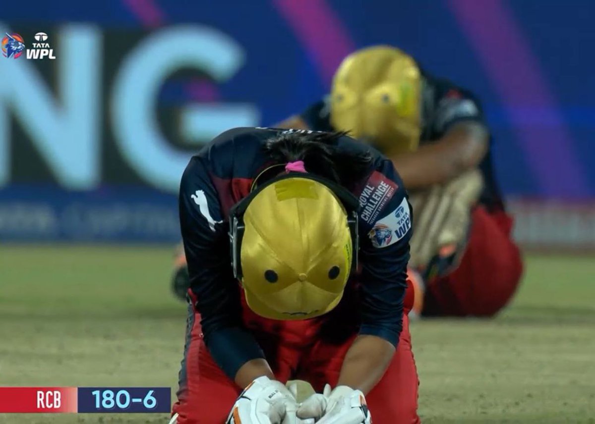 cric__v2's tweet photo. RCB in WPL

Against MI/DC
7 matches || 0 Won || 7 Lost

Against UPW/GG
8 matches || 5 Won || 3 Lost

Minnow Basher🥲🌚

#WPL2024  #RichaGhosh #SheIsBold #DCvRCB #WellPayed https://t.co/e80vjhXvBD