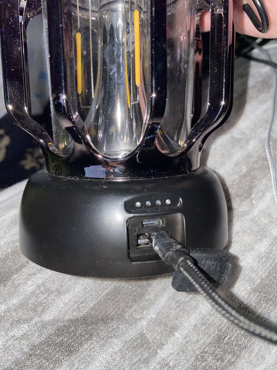 TC88fltr2002ps's tweet photo. USB TYPE-AにUSB TYPE-C
暗闇の中なら物理的には刺さるらしい https://t.co/FkFY2Uv4fp