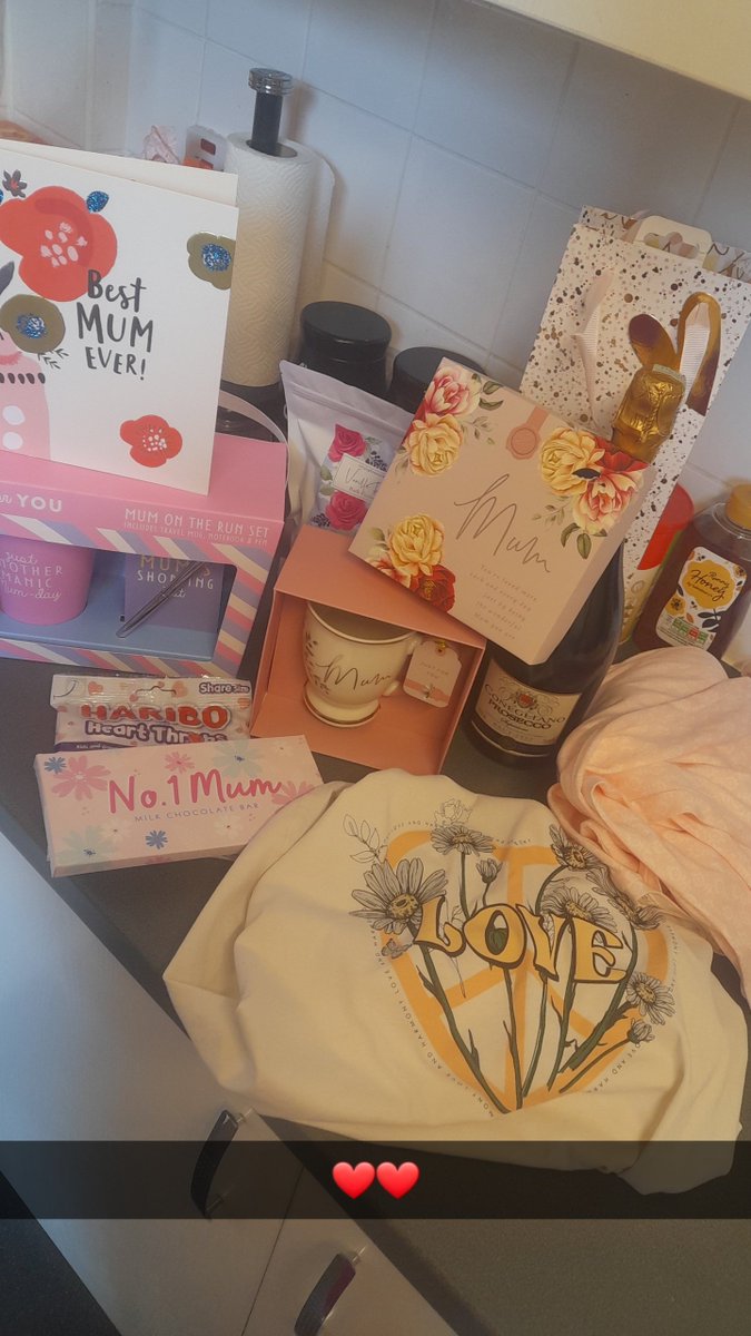 ElliGavin's tweet photo. #MothersDay I am so grateful everyday that you call me mummy. A bond that can never be broken. I love being your mummy more than anything in this world. Thank you for making me smile everday. I love you infinity x infinity https://t.co/cWQVaJiEz6