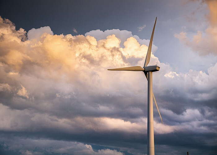 alternative-energies.net/why-do-wind-tu…
Why Do Wind Turbines Stop in High Winds?