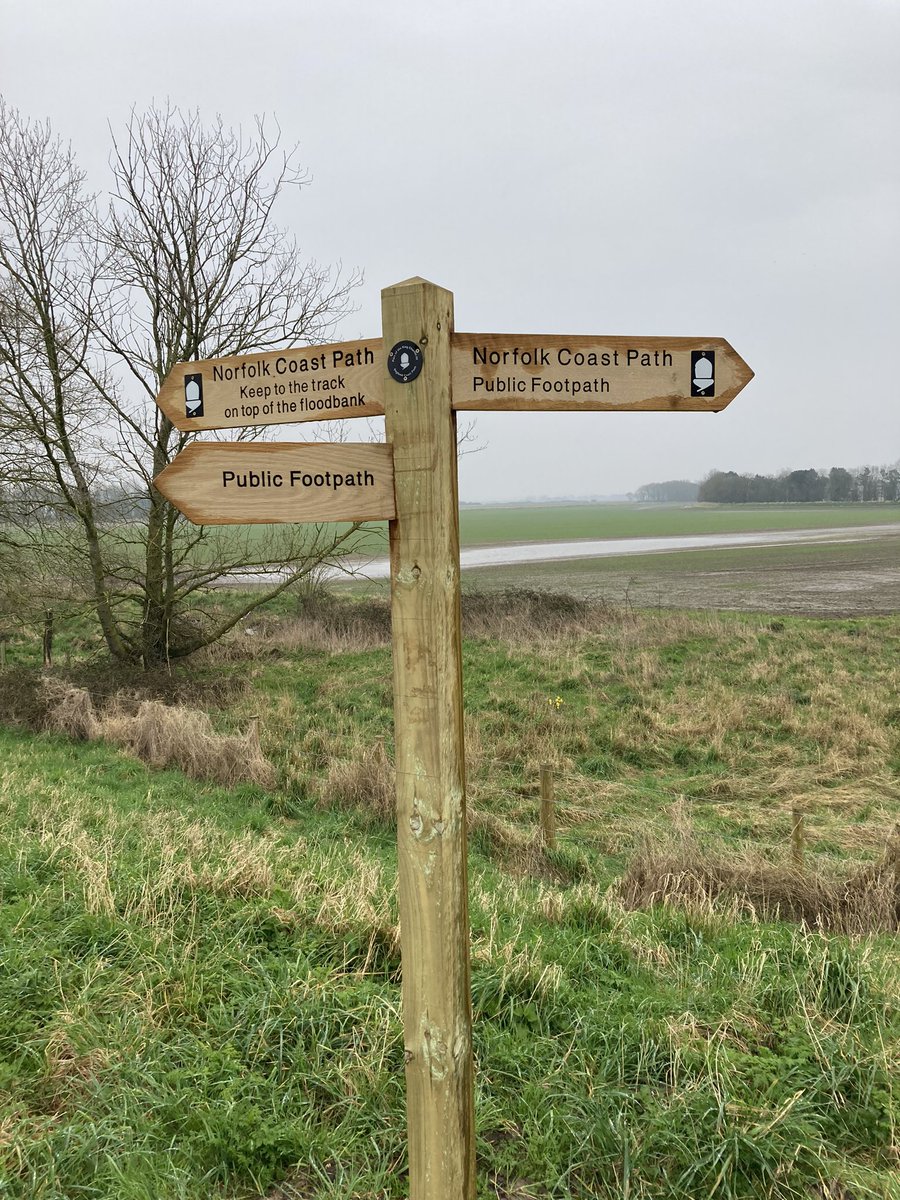 MartinKoenigsb1's tweet photo. Exploring the newly opened King 🤴 Charles III coastal path, supported by my farmer friend @gavlane and staying dry in the @CortevaUK jackets 😅 https://t.co/yr9SnuC3PP