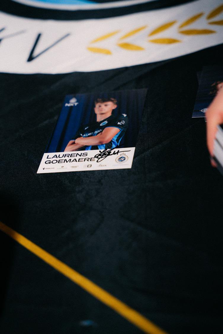 ClubNxt's tweet photo. Een handtekening scoren? Je kan ons terugvinden aan onze stand in het Club Kids dorp! 😍✍️ #ClubNXT #ThanksFans https://t.co/N9qpGE2DyQ