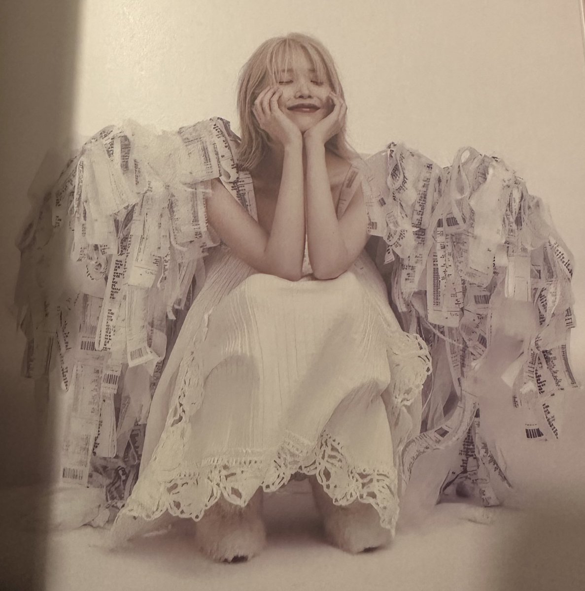 iu_haebaragi's tweet photo. Just unboxed my albums and I just cant get over the shopper concept. IU in wings made of receipts??? Tweety IU magnets??? She is UNREAL. BEST COMEBACK YET. https://t.co/4N6UvKd6Fy