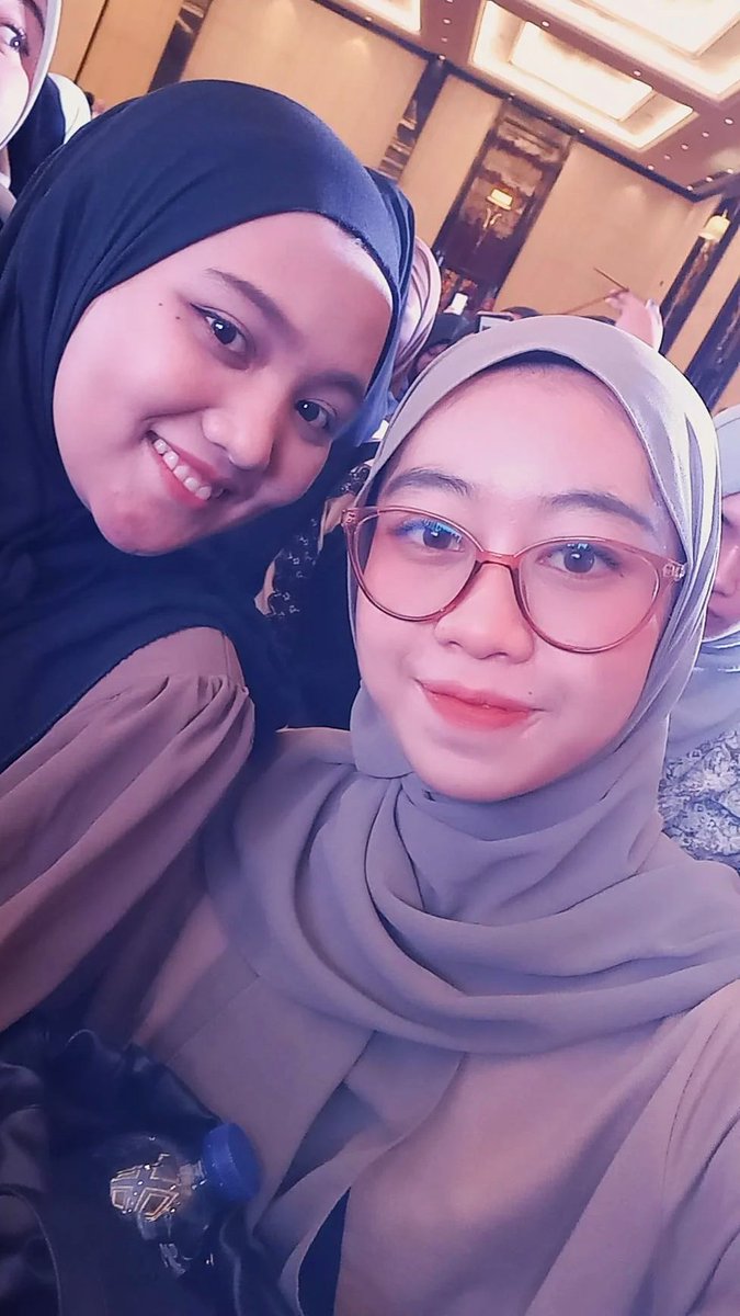 NaaYusrina's tweet image. Alhamdulillah kajian kali ini bisa dapet tempat agak depan dengan segala efforts war tempat sama yang lain 😅

#sharingtime
#Sharingtimebandung 
#Ustadzhananattaki