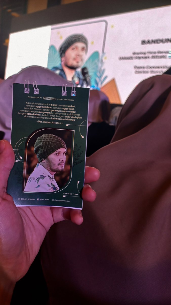 NaaYusrina's tweet image. Alhamdulillah kajian kali ini bisa dapet tempat agak depan dengan segala efforts war tempat sama yang lain 😅

#sharingtime
#Sharingtimebandung 
#Ustadzhananattaki