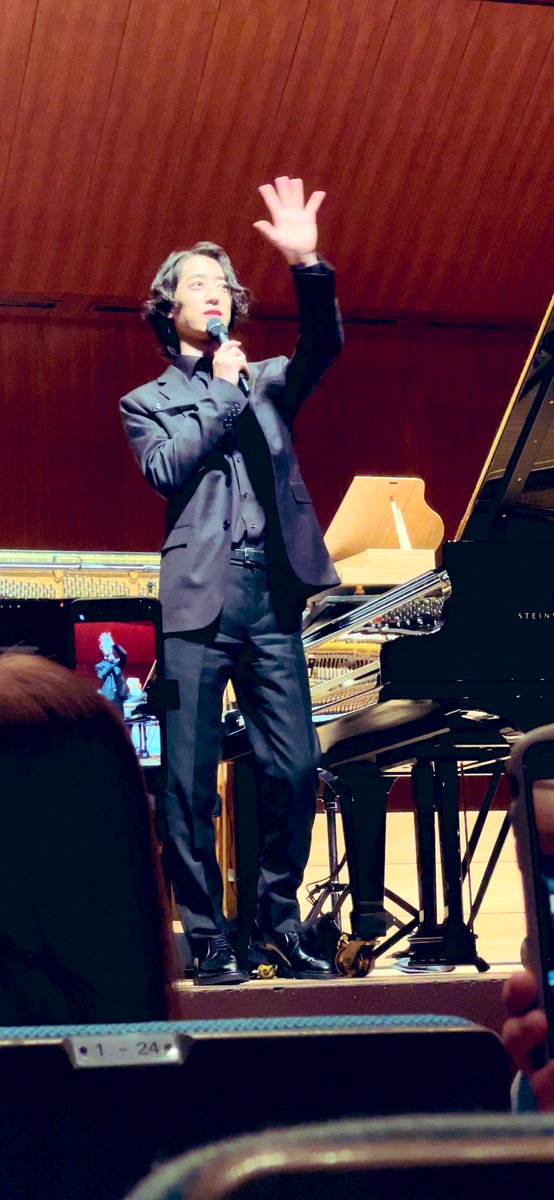 k_r_i_n_t's tweet image. 広島公演ではお手元が見えるお席！！ボレロでアップライトからGPへ移行する時すごいパワーの呼吸の音が……クラスター奏法もバッチリ👀撮影OKの時「フラッシュがこちらからは星の様に。」と。手やっぱり大きいな。次は日本武道館！！幸せ時間でした🫶🏻
 #角野隼斗2024 
 #広島
 #上野学園ホール