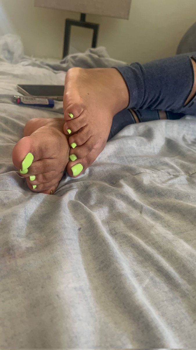 JG3rls's tweet photo. Gorditos bellos
#thicksoles #soles #beautifulfeet #ebonyfeet #feetlover #toes #suckmytoes #colornails #paws #pies #Feet #feetworshi̇p #solesfetish #feetfetish #pieshermosos https://t.co/SfUo5rZtaF