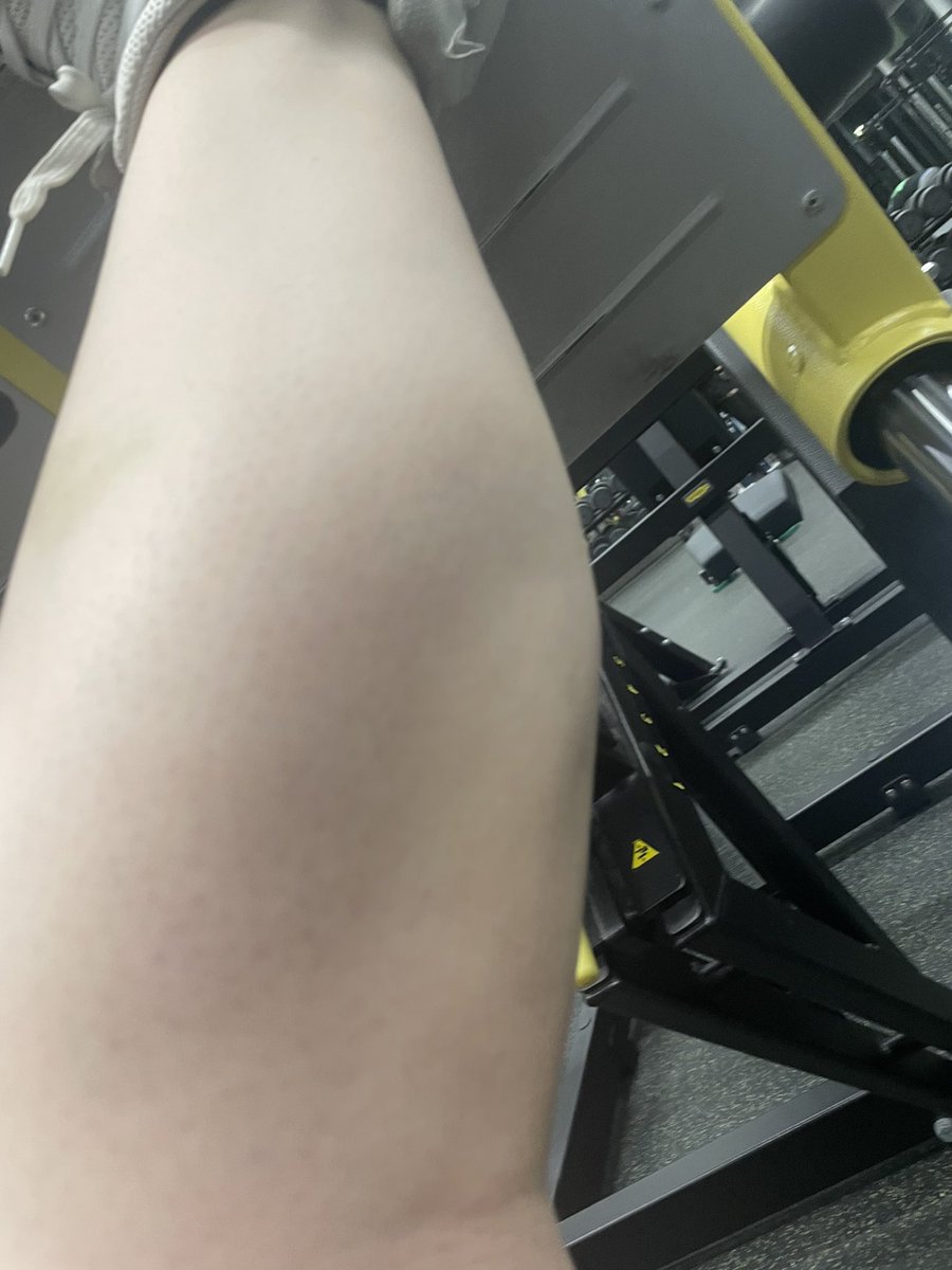 carreraa_fayeee's tweet photo. My calves are my prettiest muscle. They're truly my babies. But. I can lat pull 55KG now 😵‍💫🫣 https://t.co/W6JobCHgAq