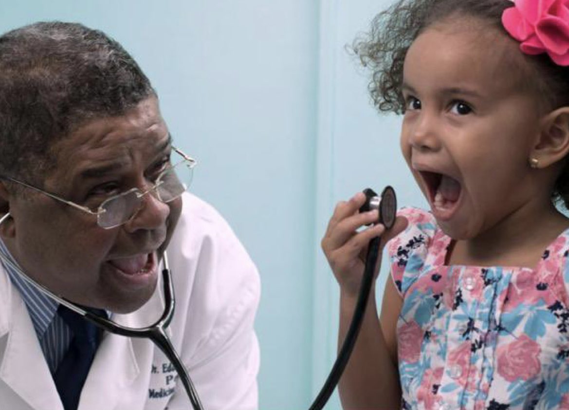 RafaelRamirezC's tweet photo. Si hay algo que admiro es la disposición que tienen las personas de ayudar, salvar vidas y ofrecer una esperanza para salir adelante. Esas eran unas de las cualidades más significativas que tenía Eddy Ramírez, un médico por excelencia al que tuve el privilegio de llamar tío. https://t.co/fhIVu130TE