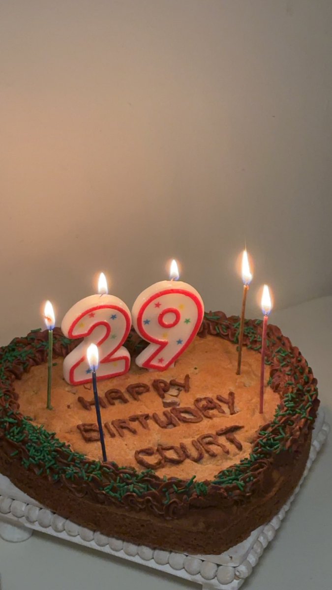 CallMeCOURTNAY's tweet photo. i’m 29 today https://t.co/xybwDBVE31