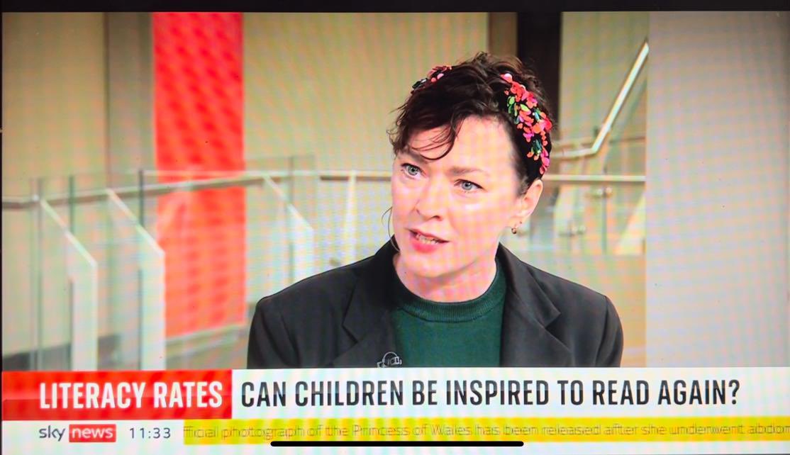 It was a delight to be talking about the great work @WorldBookDayUK does celebrating reading for pleasure on @SkyNews this morning with @gomabbitt The 4th pic is the look on my face when I was talking about schools not having the funding for a library let alone a librarian 📚