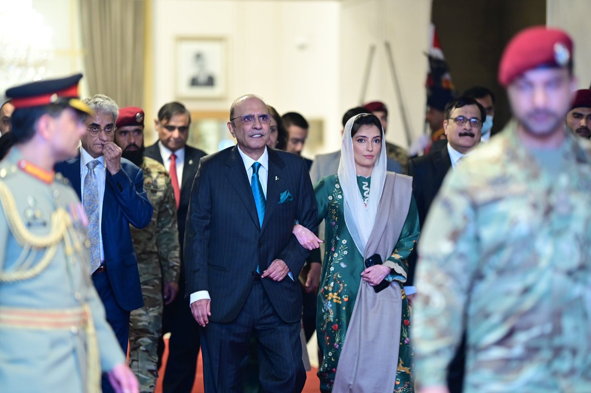 MediaCellPPP's tweet photo. First lady with the President

@AAliZardari 
@AseefaBZ https://t.co/YgcoLaRdSH