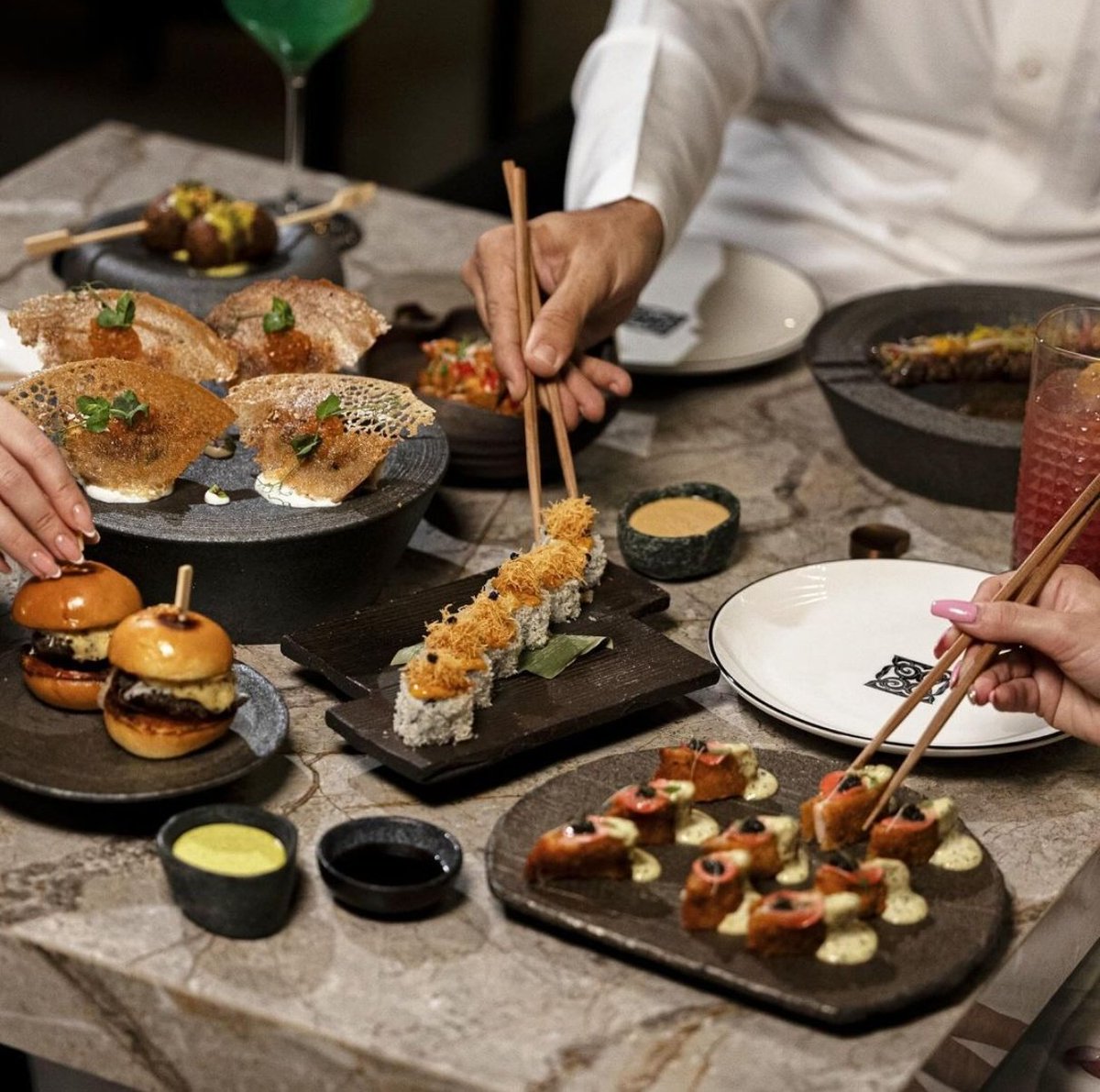 مطاعم الرياض tweet media