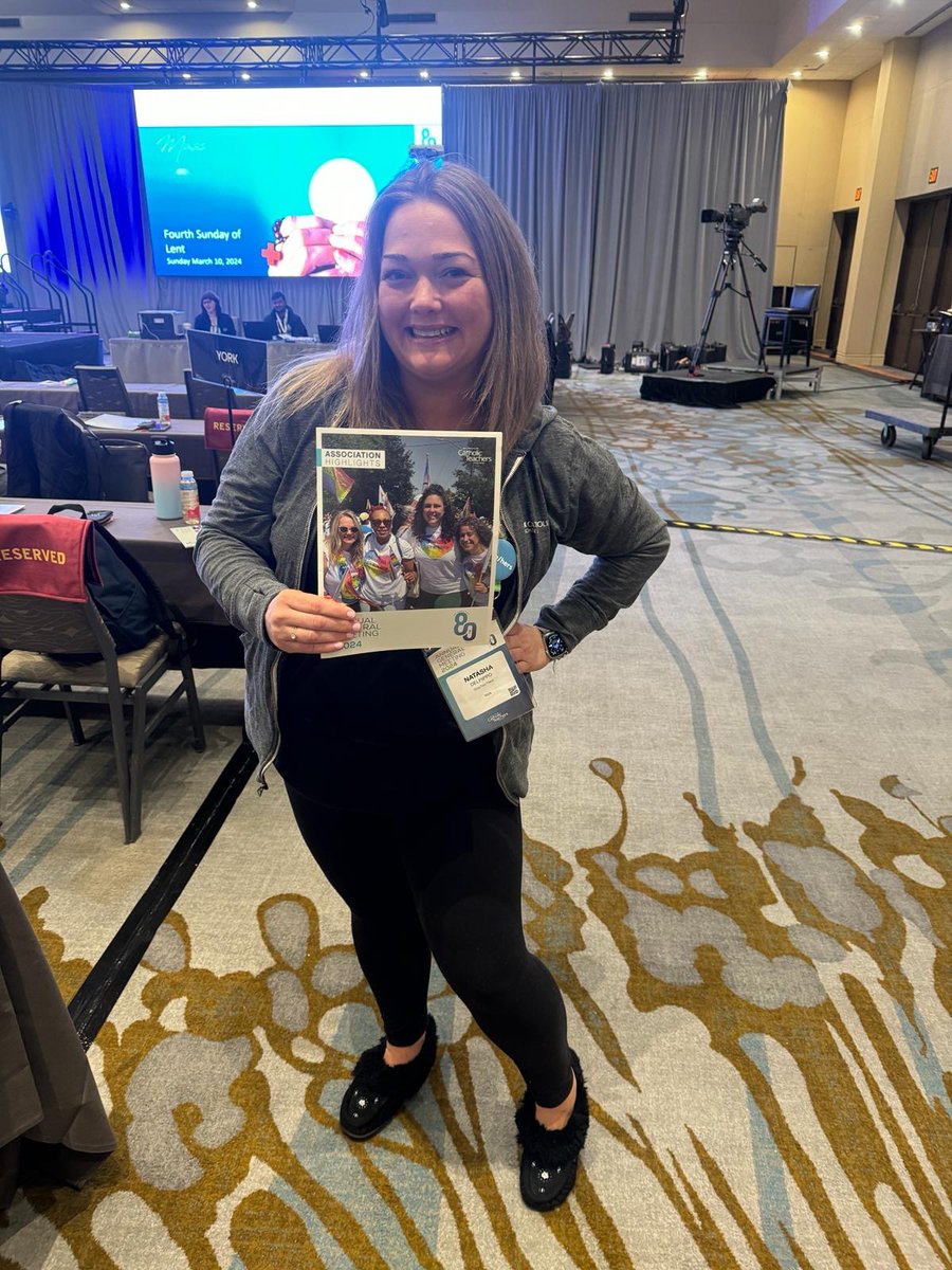 Natasha1981's tweet photo. Am I officially OECTA Famous now????? #oectaagm24 #catholicteachers #oectafamous #covergirl https://t.co/FmZeqKN591
