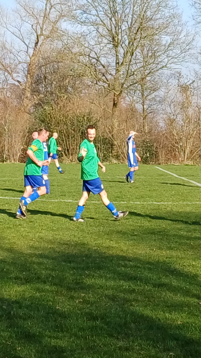 ItFjirde's tweet photo. @SCVeenwouden 4- @VenV68 3 8-1.
Na de deceptie in Rottevalle vorige week, stond er herboren Fjirde in het veld. Concurrent en angstgegner V en V '68 lieten we alle hoeken zien.
Wij staan weer bovenaan, dus reden voor drie helften feest. Wedstrijdverslag op onze Facebook pagina! https://t.co/1XGx9UQGDY