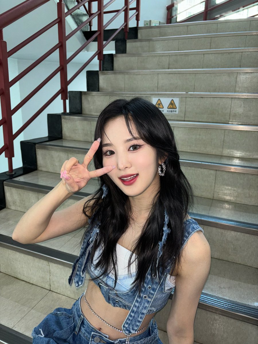 tribedaloca's tweet photo. [#송선🐹]
오늘 인기가요 마지막방송 함께 해줘서 고마워❤️

#트라이비 #TRI_BE #SongSun https://t.co/WayY9s2S2F