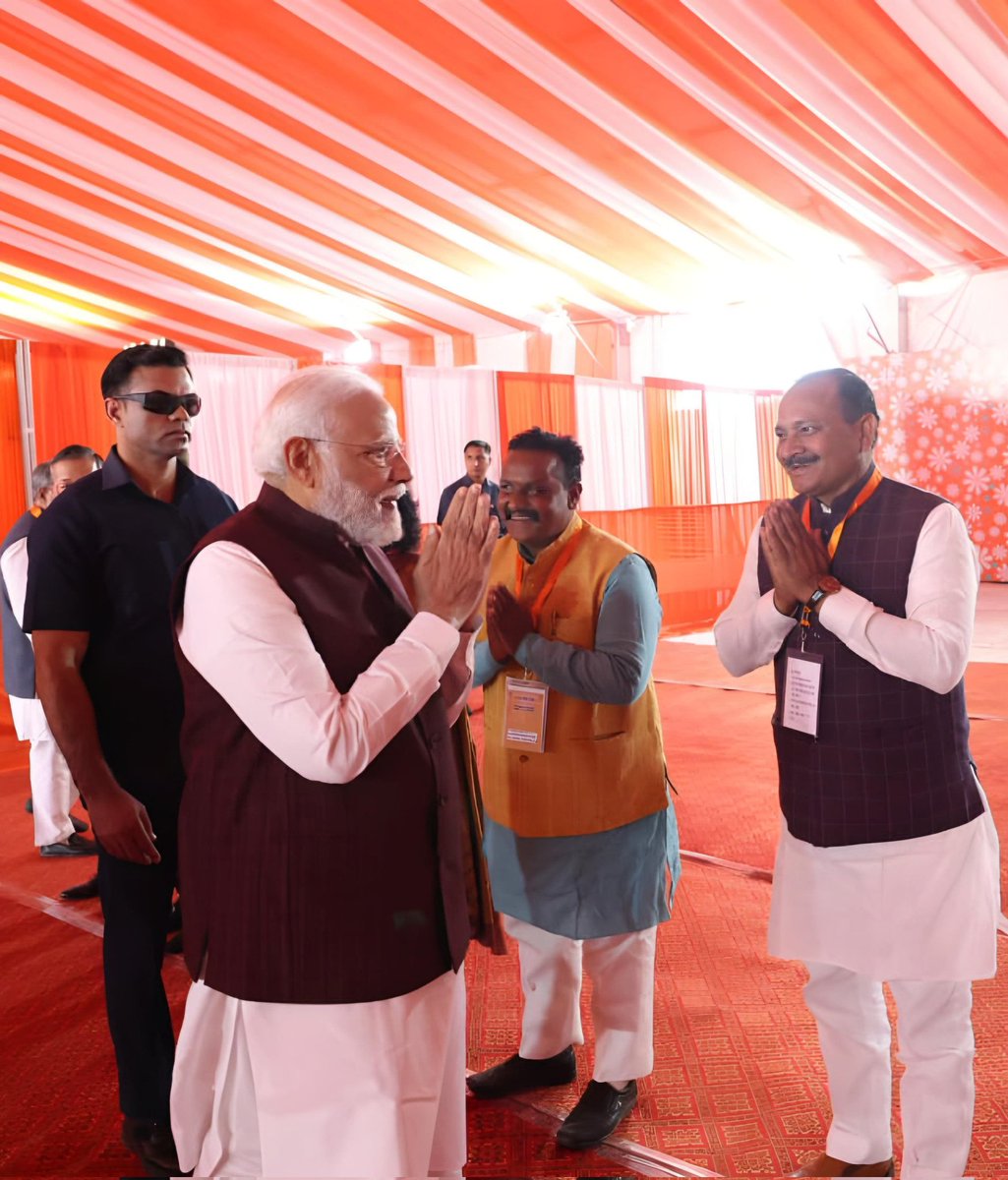 rishikantraibjp's tweet photo. भारत के यशस्वी, लोकप्रिय प्रधानमंत्री आदरणीय श्री @narendramodi जी का आज जनपद आगमन पर स्वागत अभिनंदन करने का अवसर प्राप्त हुआ...
#rishikantrai #BJP4IND 
@narendramodi_in
#ModiAgainIn2024 #ModiKaParivar 
@Bhupendraupbjp @idharampalsingh https://t.co/fMLNwNWQ7K