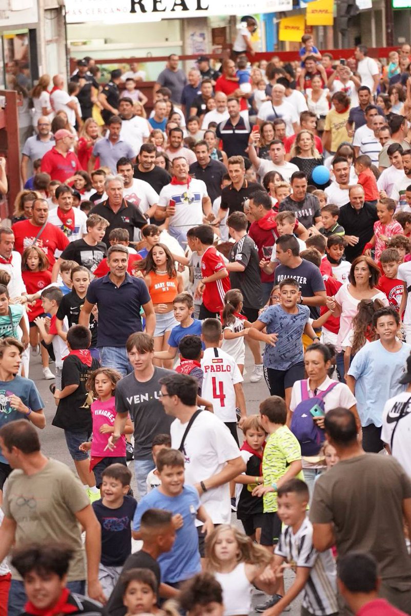 SeGrande's tweet photo. @ftorodelidia @Firma_Arjona Las tradiciones en el presente se enseñan para que en el futuro se defiendan.

📸 Imagen trashumancia infantil San Sebastián de los Reyes 2022 https://t.co/reFM6rT9CW