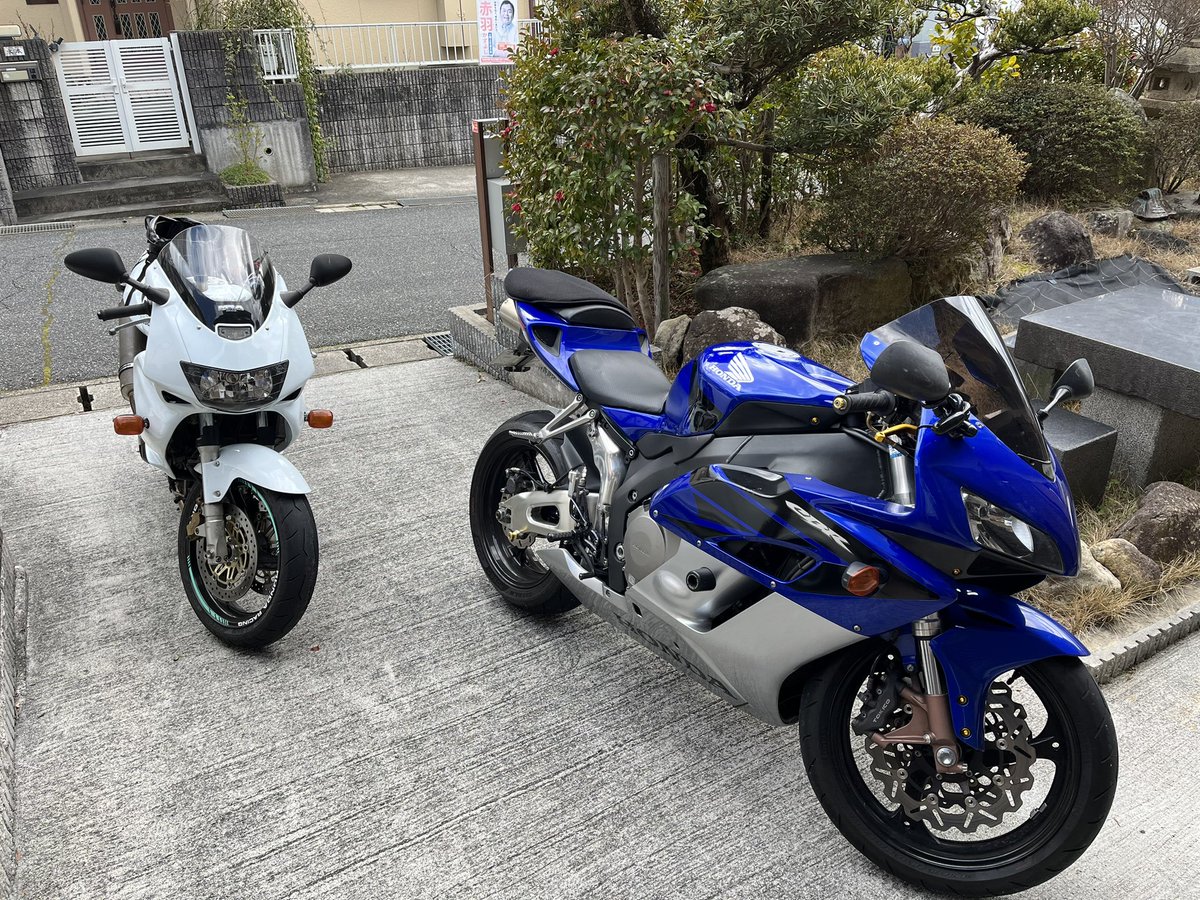 kc_bird_0107's tweet photo. 親とツーリング
#VTR1000F
#CBR1000RR
#SC57 #sc57
#SC36 #sc36 https://t.co/y5GVmaIzaV
