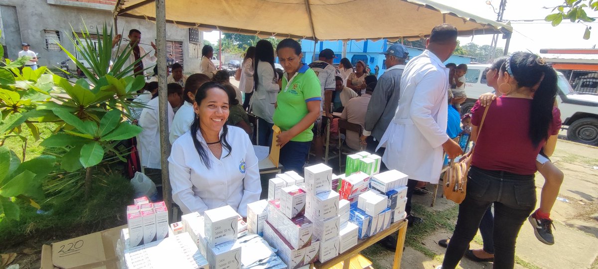 Gracias al Pdte. <a href="/NicolasMaduro/">Nicolás Maduro</a> en el Municipio Achaguas Comunidad "Raúl Leonis" en el marco del lanzamiento de la Gran Misión igualdad y justicia social "Hugo Chávez" se realizó Plan Amor en acción junto a <a href="/IMVillarroel1/">Moisés V</a>  y el gob. <a href="/eduardopiate2/">eduardo piñate</a>
#PuebloMaduroAvanza