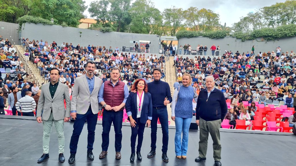 popularesmolina's tweet photo. 💛 La @GalaBenefica a favor de #AFADECA ha sido un éxito rotundo, una iniciativa que destinará su recaudación a los niños enfermos de cáncer.
🔵 Han participado el alcalde @jangelalfonso y los concejales @FranHernandezG @JuanDePochiche @Rocio4cscs y @Sergio_Bernal_A.
#MolinaDeSegura