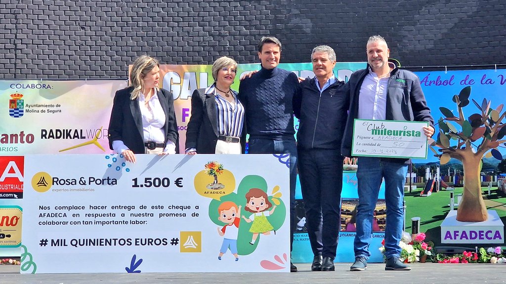 popularesmolina's tweet photo. 💛 La @GalaBenefica a favor de #AFADECA ha sido un éxito rotundo, una iniciativa que destinará su recaudación a los niños enfermos de cáncer.
🔵 Han participado el alcalde @jangelalfonso y los concejales @FranHernandezG @JuanDePochiche @Rocio4cscs y @Sergio_Bernal_A.
#MolinaDeSegura