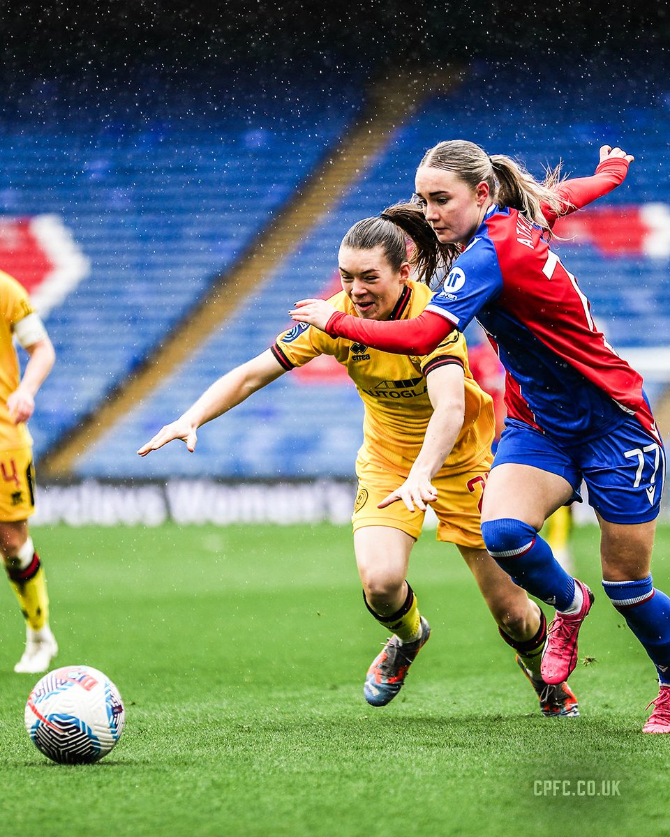 A HUGE win for @cpfc_w 🙌 They move just 1⃣ point behind the league leaders! 📷 @cpfc_w #BarclaysWC