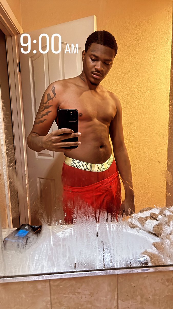 JaviBvndz's tweet photo. I been taking long ass breaks on here 😂😂 https://t.co/7MV6iOucmw