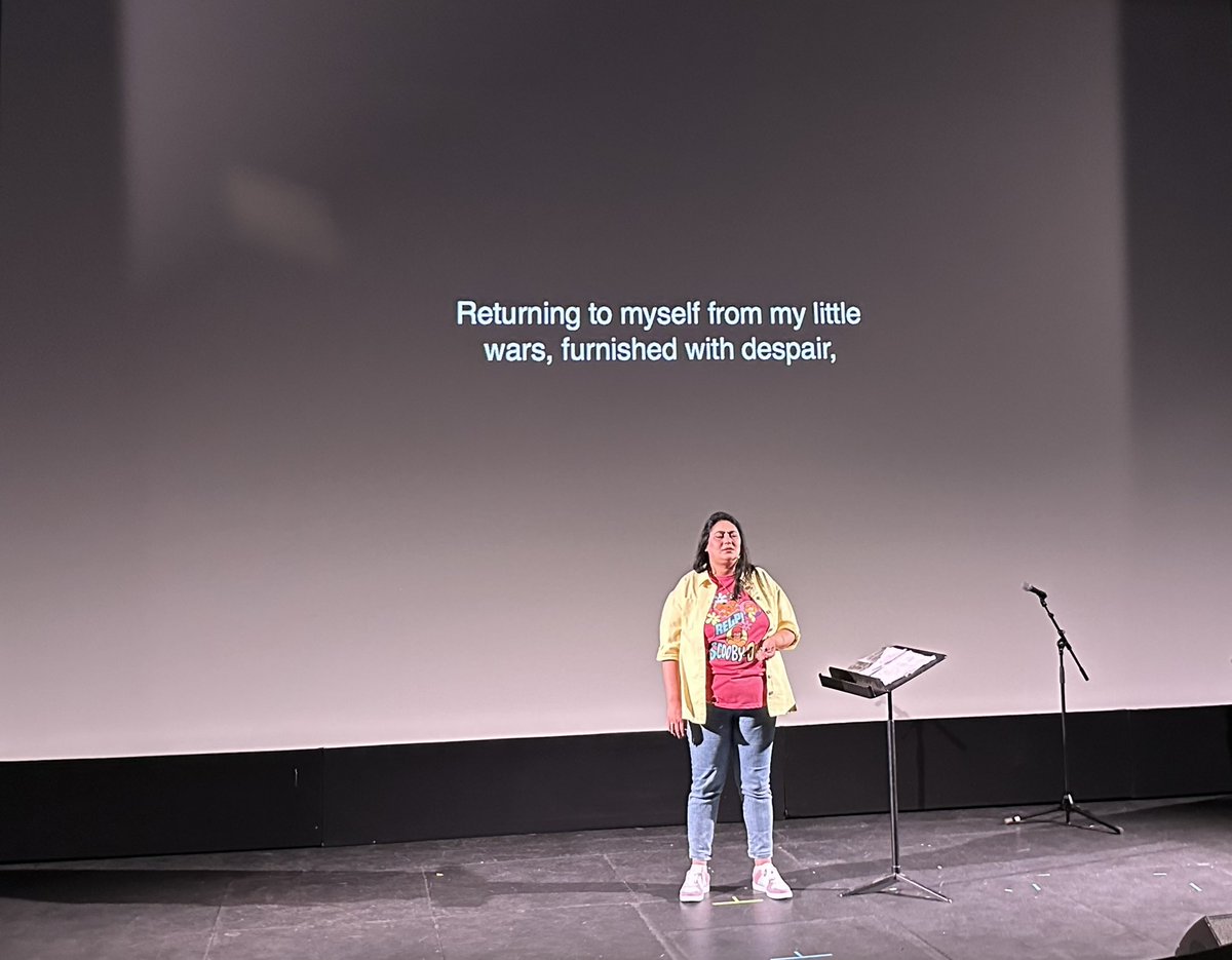 highlightarts's tweet image. Mouna Ouafik performing @StAnzaPoetry last night. Audience reviews - “thought provoking” and “attention grabbing” #stanza24