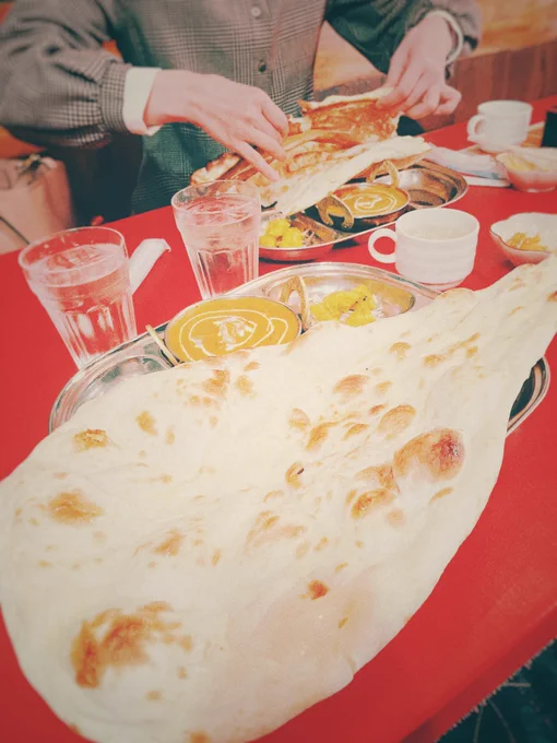 お昼に食べたでかいナンです でかい 
