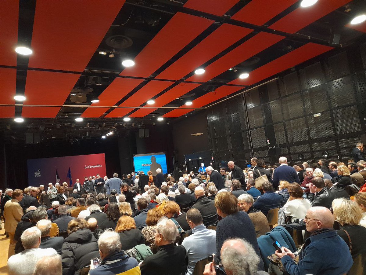 La salle Olympe de Gouges se remplit ! Réunion publique 🇪🇺 de @LaConventionBC, autour de @BCazeneuve, à Paris !  #Européennes2024 #LaConvention