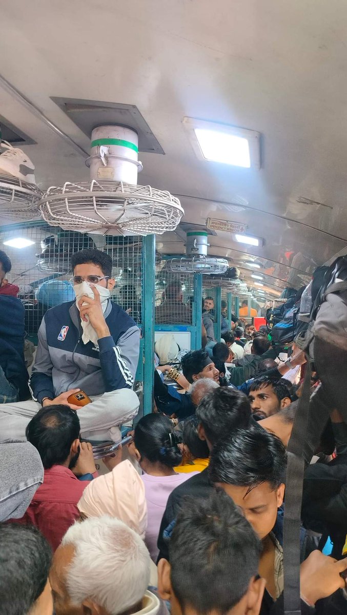 Shubham33819688's tweet photo. #IndianRailways 
#NarendraModi #bjp 
#railway #railway #indianrail 
#amitshah https://t.co/JtyRYz08lp