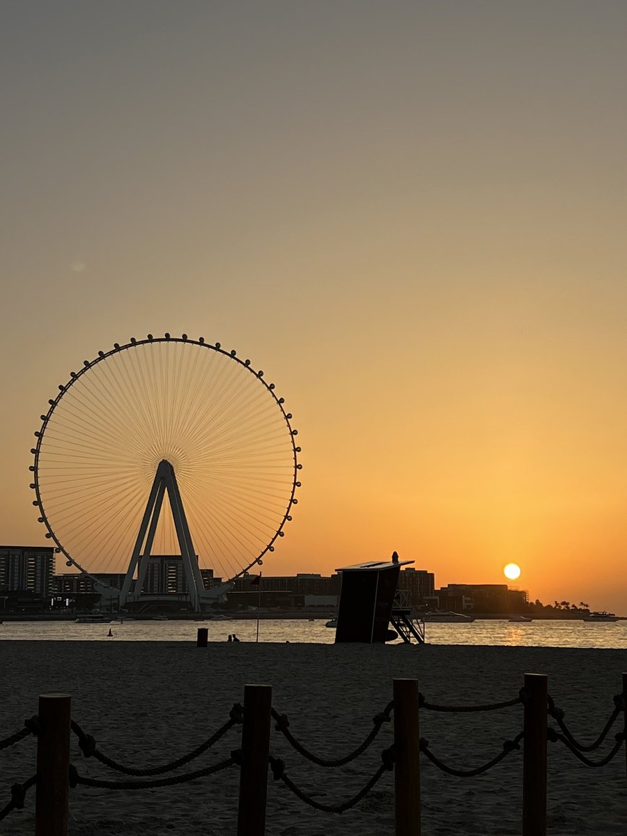 My birthday sunset in Dubai at Tamoka. Cocktails and beach vibes! #tamoka #dubai #visitdubai #travel #BirthdayCelebration #birthdaygirl #carltonritz