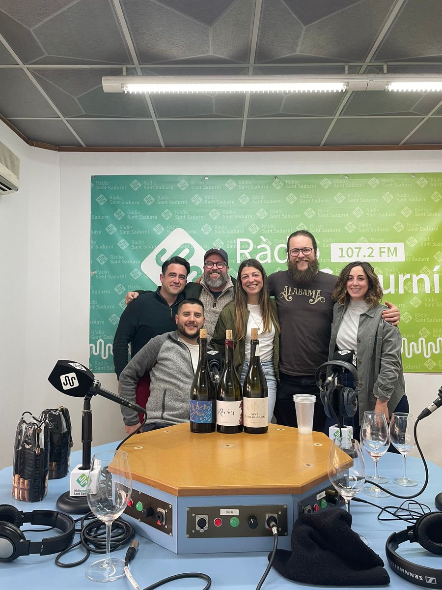 Avui hem fet visita a <a href="/LaBacanal_radio/">LaBacanal</a> i ens ho hem passat molt i molt bé! <a href="/xroigc/">Xavi Roig</a> #fredibassal #erikgrapes #sergicisteller