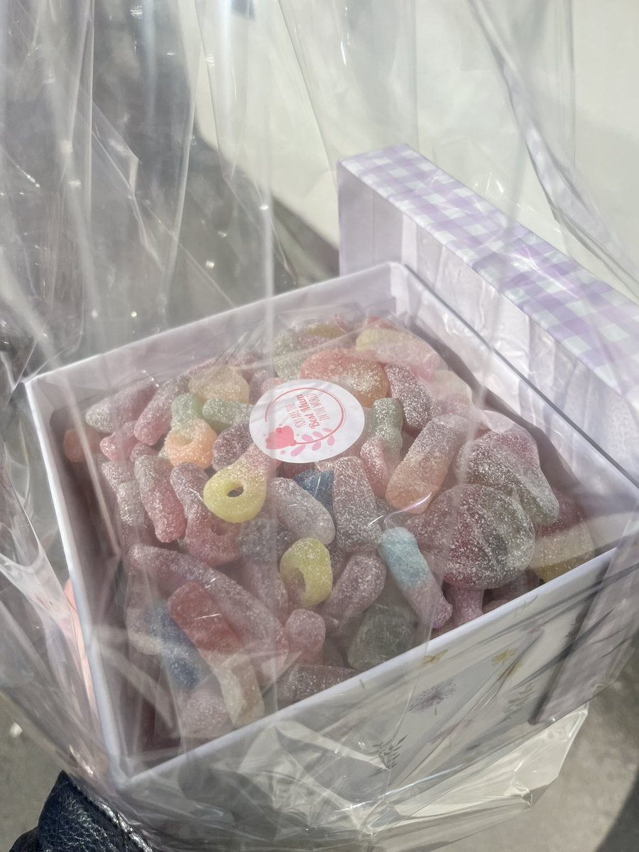 danni_ox_'s tweet image. I’m just a massive disappointment to my Mum, I have absolutely no idea why I bother. Turned up today with a gift box FULL of all her favourite sweets and the half arsed smile I was met with was heart shattering.