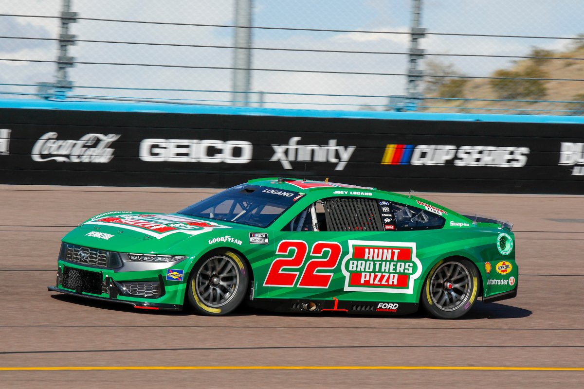 Ready to see the #HuntBrothersPizza paint scheme on the track? We are too. @joeylogano is set to race in the red and green this afternoon in the #ShrinersChildrens500 at @phoenixraceway! Grab your favorite #HuntBrothersPizza and cheer on the No. 22 @FordMustang. 🍕 #HBPracing