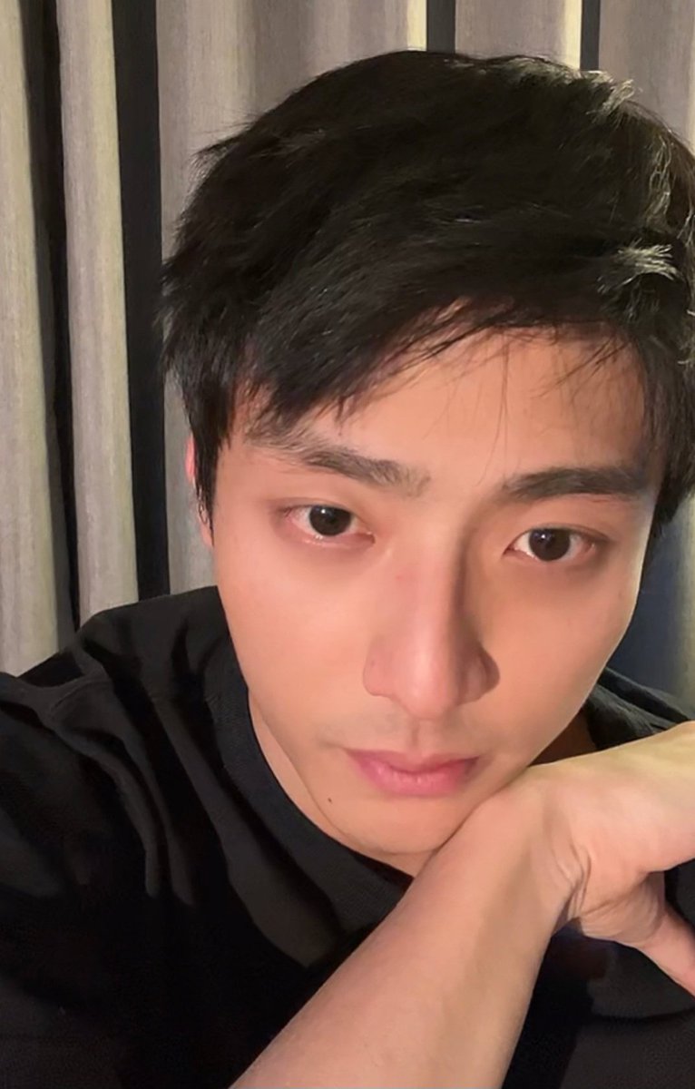 Lou_Anne0404's tweet photo. March 11,2024
to my Mr. Gu of #HelloMrGu
Lin Wei of #DearMrRecluse
Jiang Yang of #AmidstaSnowstormofLove
Zhang Xiaoyan of #Islands
advance Happy Birthday #ChenJingke 🥳🎂🎉🎈 https://t.co/ZdW64xDoJU