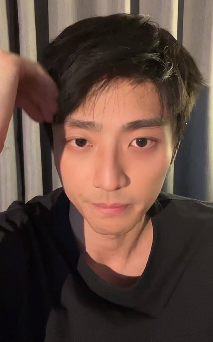 Lou_Anne0404's tweet photo. March 11,2024
to my Mr. Gu of #HelloMrGu
Lin Wei of #DearMrRecluse
Jiang Yang of #AmidstaSnowstormofLove
Zhang Xiaoyan of #Islands
advance Happy Birthday #ChenJingke 🥳🎂🎉🎈 https://t.co/ZdW64xDoJU