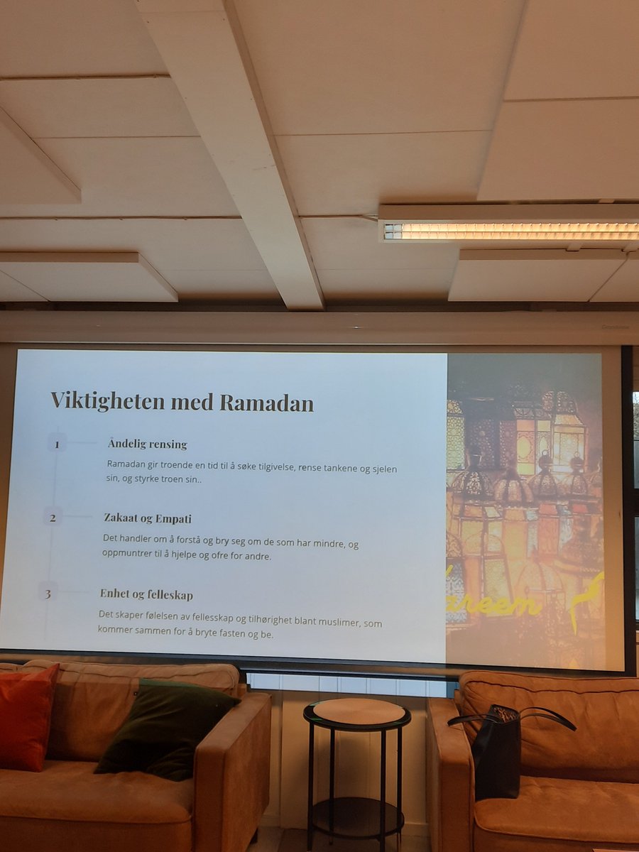 shabba60's tweet photo. Lajna Nordstrand har sitt månedlige seminar i dag. Vi har fokus på Ramadan og hva som er essensen i denne hellige måneden. https://t.co/wwEnHlgqsp
