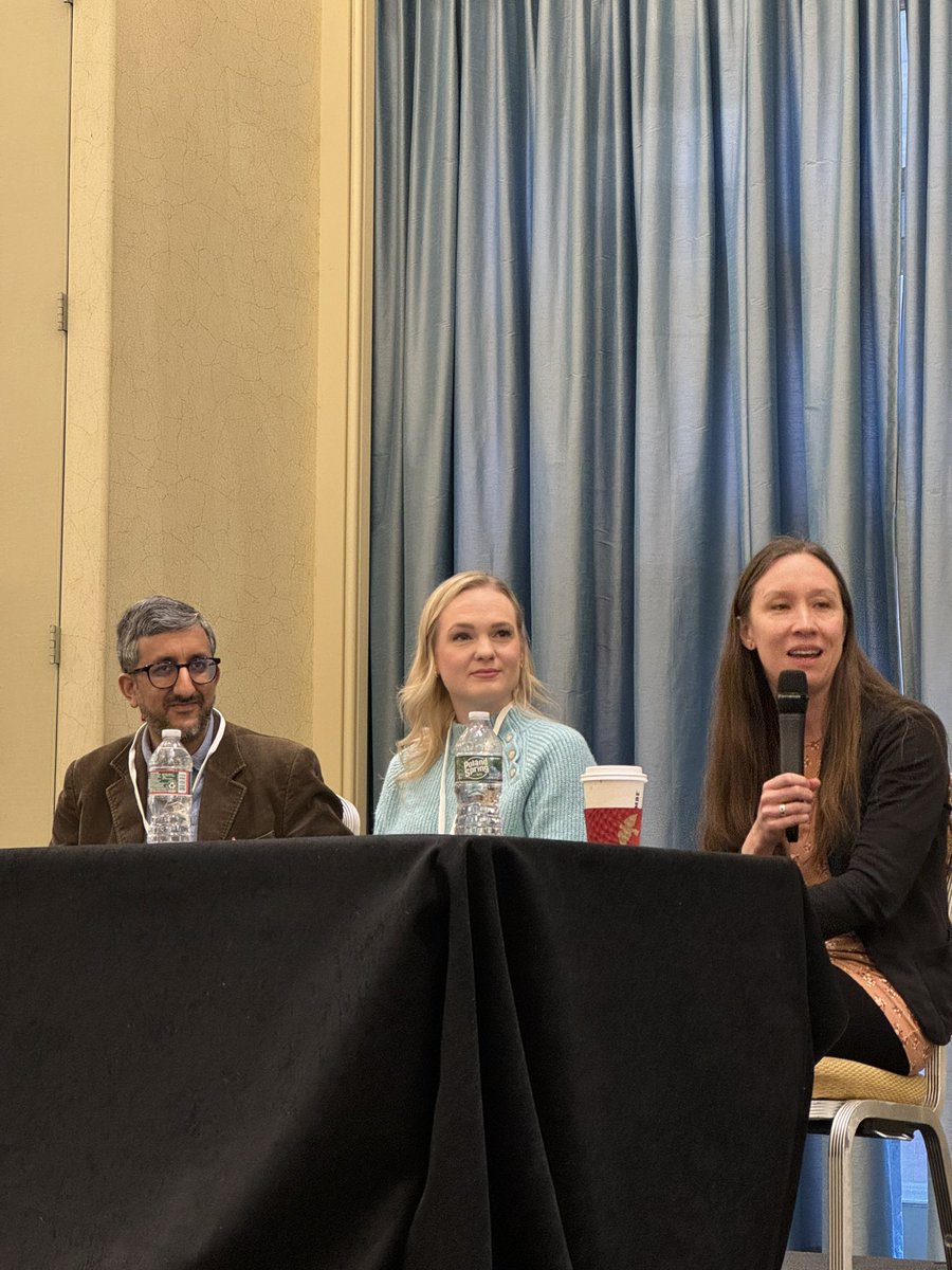 @EasternSPR terrific panel on “Genetics and Genomics: Science, Medicine, and the Ethics of Genetic Medicine” Dr. Bimal Chaudhari Dr. Monica Wojcik @HereAtMonica Dr. Hadley Smith @hadleyssmith