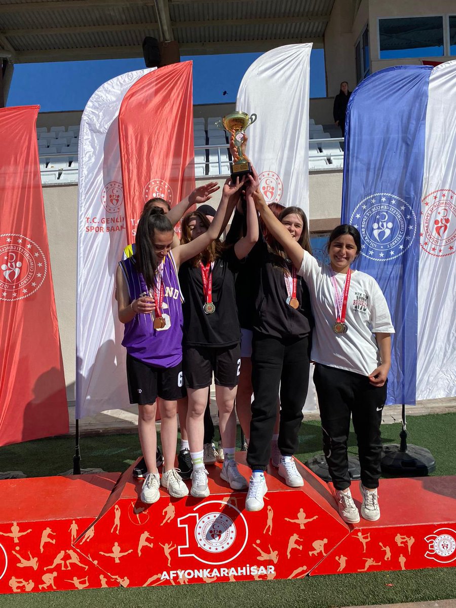 Okulumuz Atletizm Takımı Afyonkarahisar İl Birincisi olmuştur. Öğrencilerimizi ve Beden Eğitimi Öğretmenimiz Fatma KURTOĞLU’nu tebrik eder, başarılarının devamını dileriz.