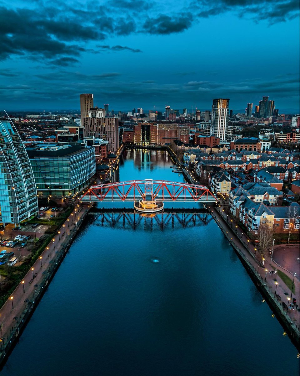 Moody Salford Quays

📸 | <a href="/kdnystn/">David C</a>