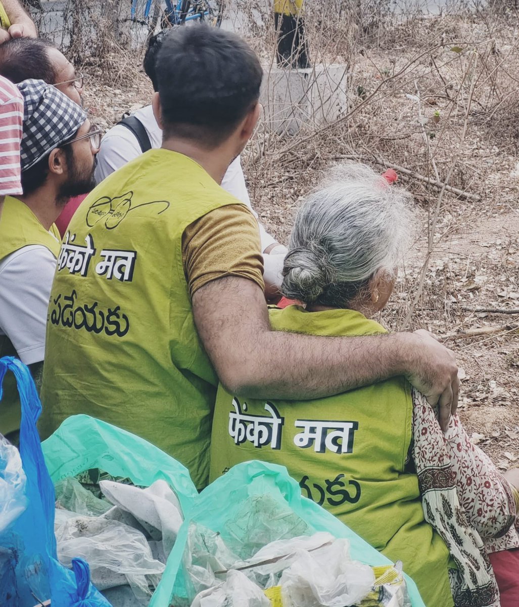 HydcyclingRev's tweet photo. #CommunityServiceByBicycle
#HyderabadCyclingRevolution
#CyclingCommunityOfHyderabad
Clean up drive in association with @fenkomatt_org #WasteProject @ReliefRidersHyd @happy_hyderabad #PinkCircleFoundation @BioReform
@CommissionrGHMC @sselvan @Ravi_1836 @GHMCOnline https://t.co/xQm5VopV0d