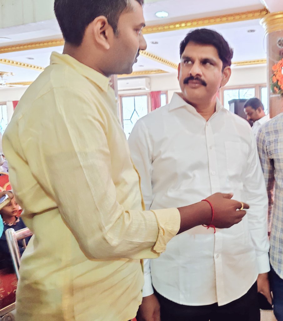 Gopichand2727's tweet photo. ఈ రోజు బెంగళూరులో జరిగిన పర్చూరు తెలుగుదేశం ఆత్మీయ సమ్మేళనంలో డైనమిక్ ఎమ్మెల్యే ఏలూరి సాంబశివరావు గారితో ...
@SambaYeluri
#HattrickLoading
#TDPBJPJSPTogether
#YeluriSambasivarao https://t.co/MuPalqLNlG