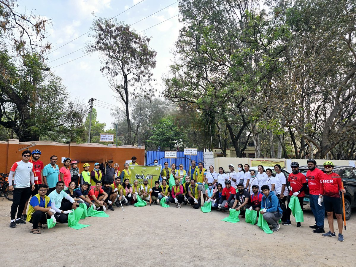 HydcyclingRev's tweet photo. #CommunityServiceByBicycle
#HyderabadCyclingRevolution
#CyclingCommunityOfHyderabad
Clean up drive in association with @fenkomatt_org #WasteProject @ReliefRidersHyd @happy_hyderabad #PinkCircleFoundation @BioReform
@CommissionrGHMC @sselvan @Ravi_1836 @GHMCOnline https://t.co/PY1yffzGNX